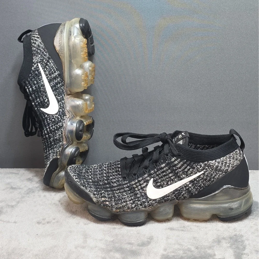 Size 7 - Nike Air VaporMax Flyknit 3 Oreo W